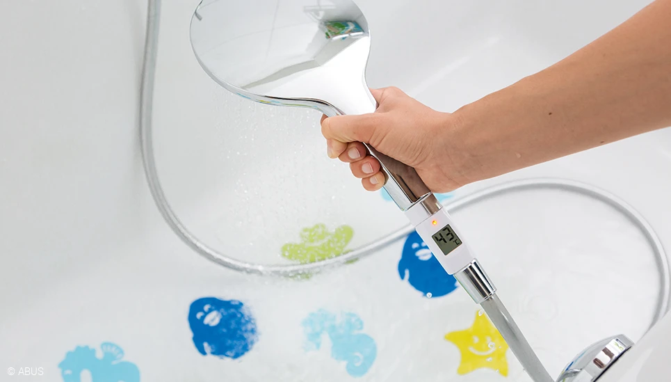 Our fun bathtub stickers KIM provide grip © ABUS