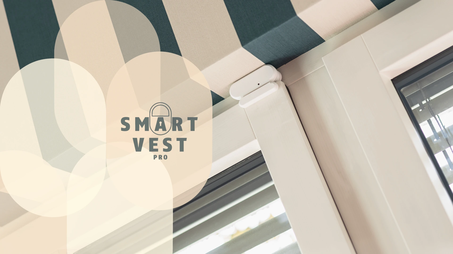 Ein Smartvest Pro Öffnungmelder an einem Fenster montiert
