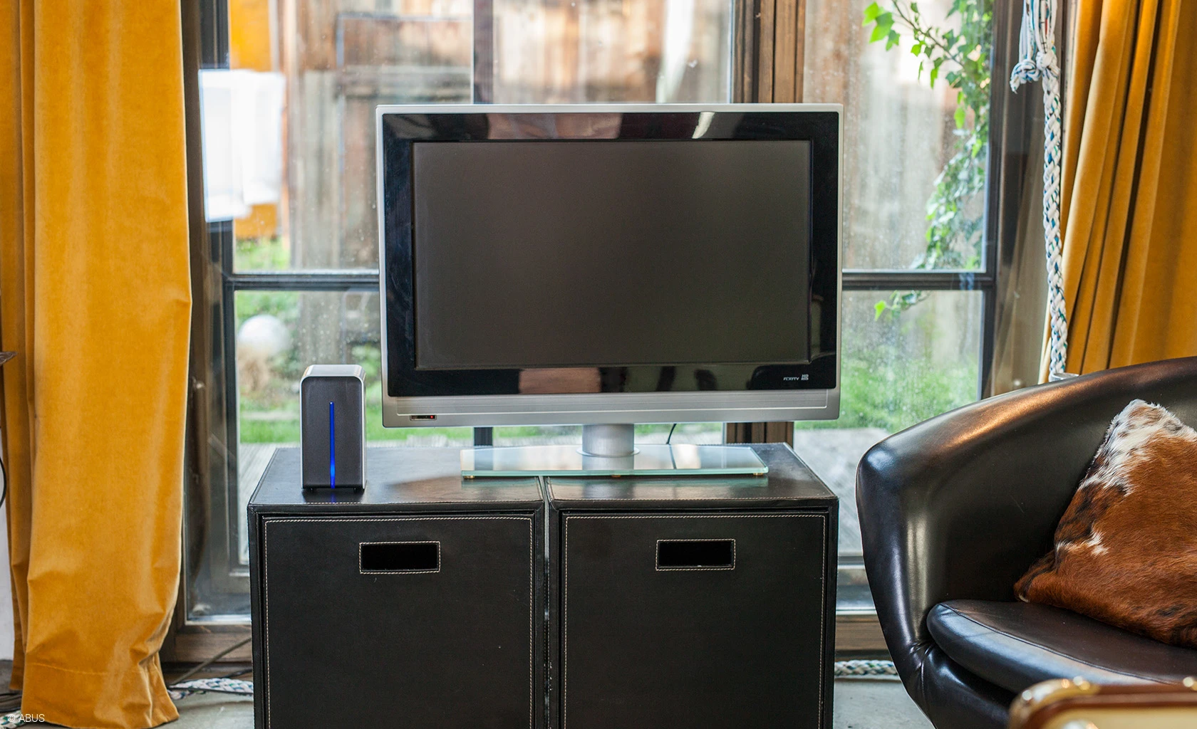 Geschikte accessoires voor uw bewakingsoplossing: van informatiestickers tot camerahouders © ABUS