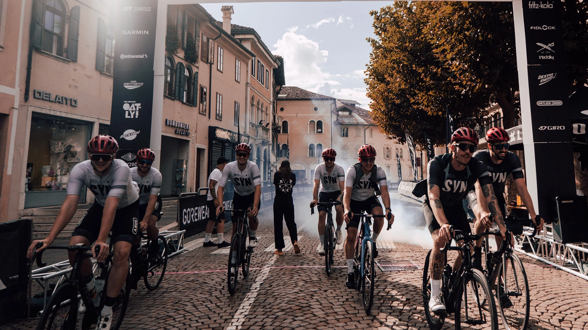 Header_We love what we do