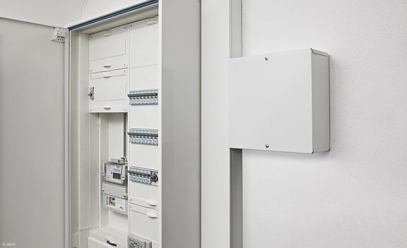 Discover the different versions of the Terxon alarm panel © ABUS