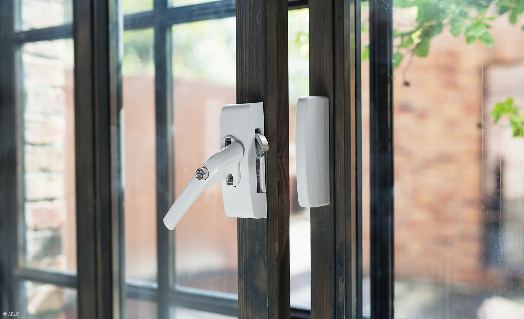 Professionally installed, Secvest radio detectors monitor every single corner of your home © ABUS