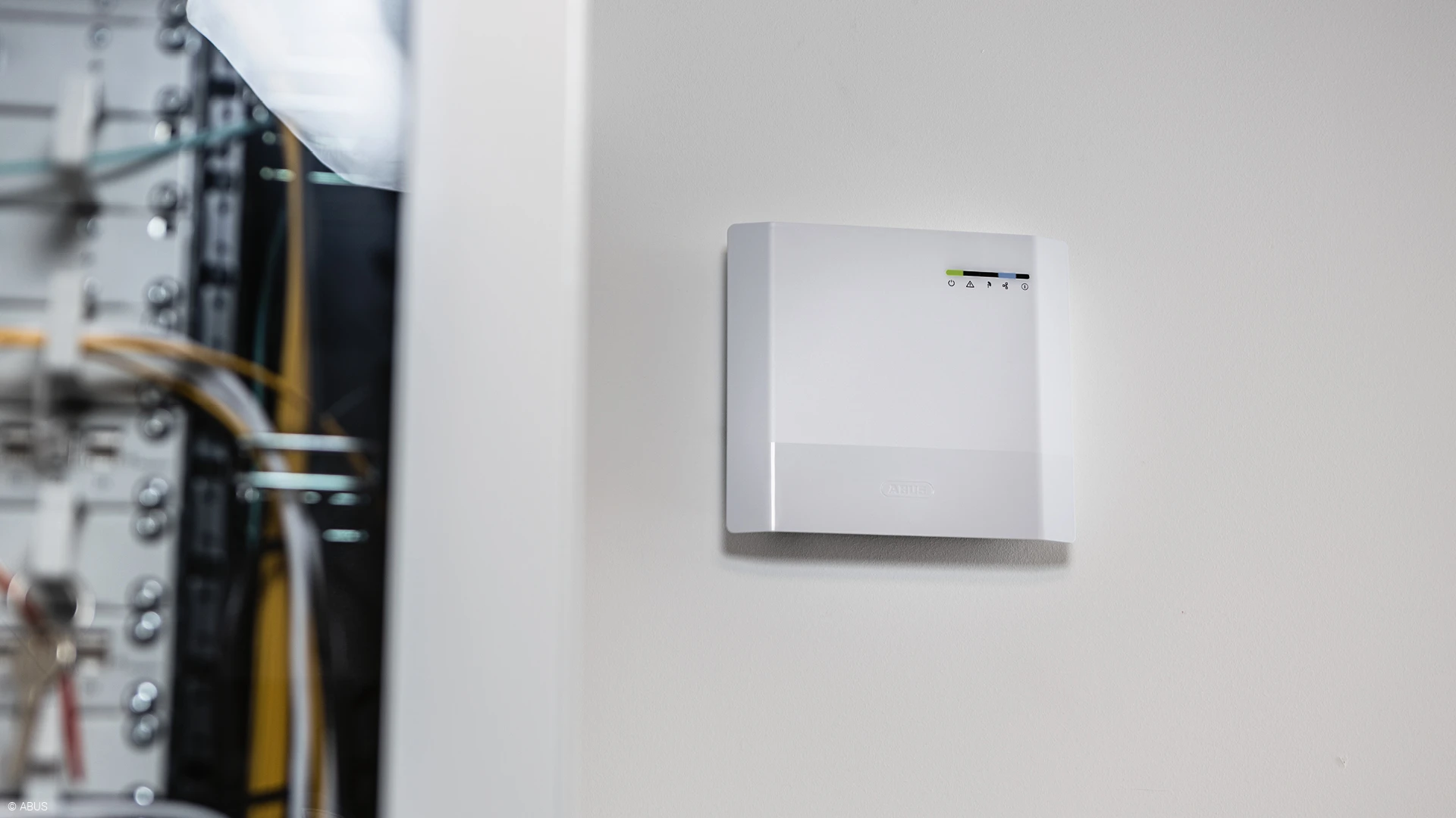 Middelpunt van het TECTIQ systeem op een muur.