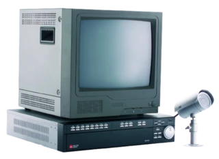 Un système de surveillance électronique avec une caméra et un grand écran © ABUS