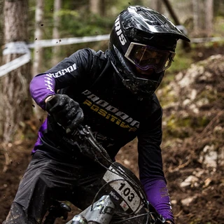 Team Propain Postivie © ABUS