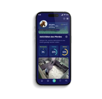 Smartphone mit Live-Bildern aus dem Pferdestall über die ACARiS-App