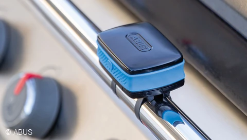 The alarmbox protects what you hold dear - e.g. the barbecue © ABUS