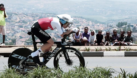 World champion Marlen Reusser wearing TT helmet TimeShifter during time trial race © ABUS