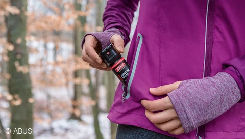 Our SDS80 defence spray offers security when you're out and about © ABUS