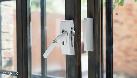 Professionally installed, Secvest radio detectors monitor every single corner of your home © ABUS