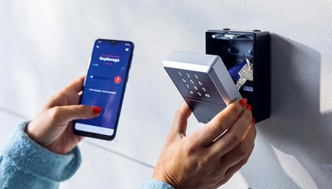 Simply swipe and the smart key box opens. © ABUS