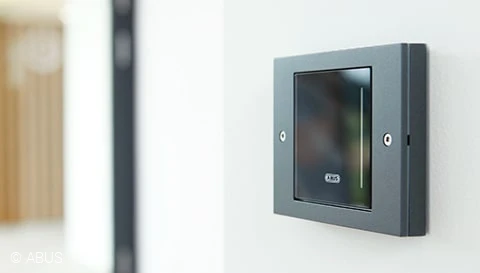 The wAppLoxx control panel manages access for up to 32 doors © ABUS