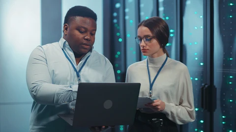 Wirtschaftsinformatik bei ABUS studieren © Adobe Stock/Fractal Pictures