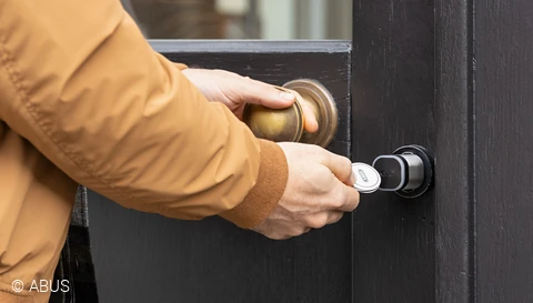 Intuitive arming/disarming directly at the door. © ABUS