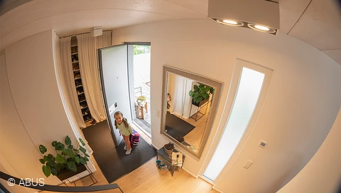Den ganzen Raum im Blick behalten - mit der Privacy Cam ist das ein Kinderspiel © ABUS
