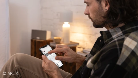 Le système de sécurité sans fil Comfion peut être commandé intuitivement via l'application. © ABUS