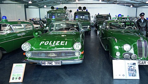 Musée des voitures anciennes de la police - Teaser © ABUS