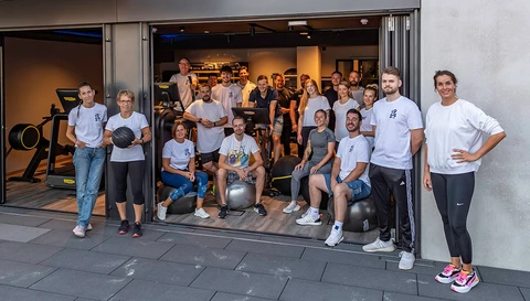 Gruppenfoto während der Eröffnung des ABUS Sport- und Fitnessbereichs ©ABUS