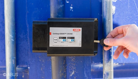 De ConHasp GRANIT™ 215/100 beveiligt uw containers betrouwbaar © ABUS