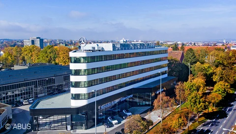 Das 1-Stern-Center Mercedes Benz in Regensburg. © ABUS
