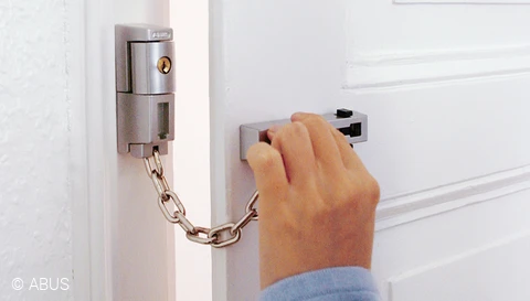 First see who's there - with the SK78 door chain guard © ABUS