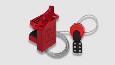 Ein unschlagbares Set: die V500 Universal-Ventilverriegelung und das Safelex™-Kabel für Gruppen-Lockout © ABUS