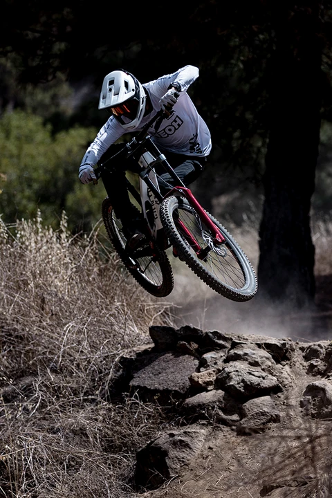 Gabriel Wibmer with the ABUS AirDrop on the island La Palma ©ABUS