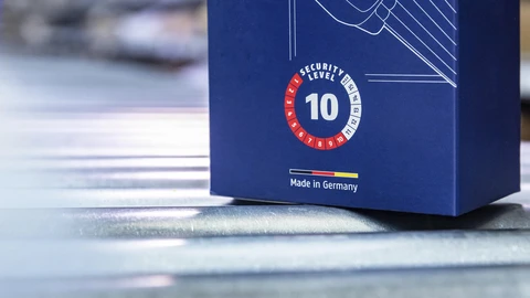 The packaging of the BORDO 6000 bike lock is labelled with the ABUS security level 10 and the "Made in Germany" logo  ©ABUS