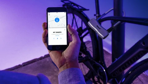 Dank SmartX können Sie mit dem Smartphone Ihre Schlösser steuern © ABUS