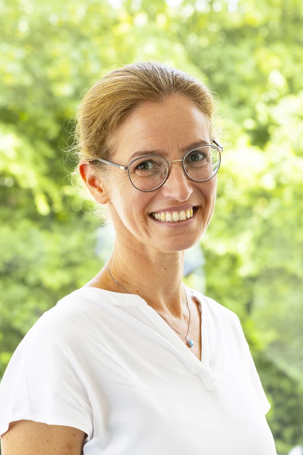 Porträt einer Mitarbeiterin aus dem Personalwesen ©ABUS