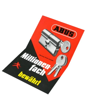 Un poster nero e rosso raffigurante un cilindro per porta ABUS con chiavi, con la scritta "Proven a million times over" © ABUS
