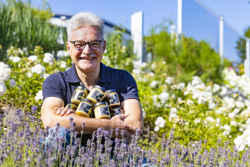 Harald Schultz, unser Imker und ehemaliger Mitarbeiter &copy; ABUS