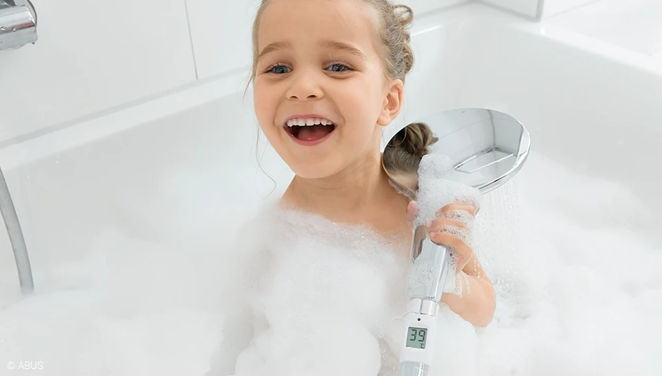 Pleasantly warm - thanks to shower thermometer PIA © ABUS