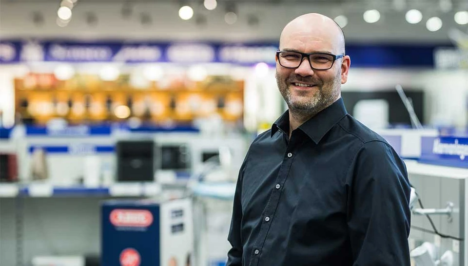 Marco Schlegelmilch vertraut zur Absicherung des Euronics XXL Elektrofachmarkts auf ABUS Videoüberwachung. © ABUS