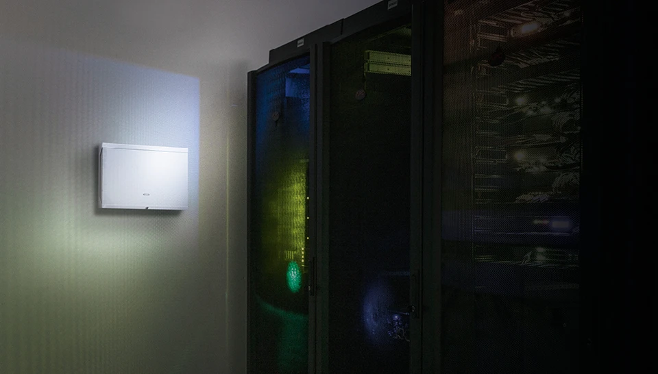 Secoris Zentrale in einem Serverraum an die Wand montiert