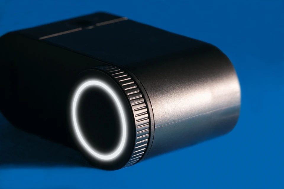 Gros plan : l'entraînement de serrure de porte intelligent LOXERIS One en noir© ABUS