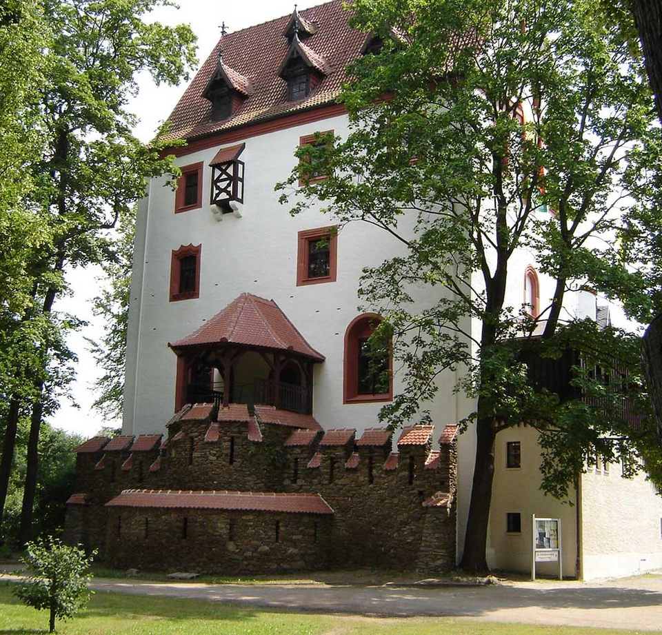 In the museum rooms, the history of the building monument and the region is presented with partly lively presentations. An ABUS locking system protects the exhibits. © Förderverein Schloss Schlettau e.V.