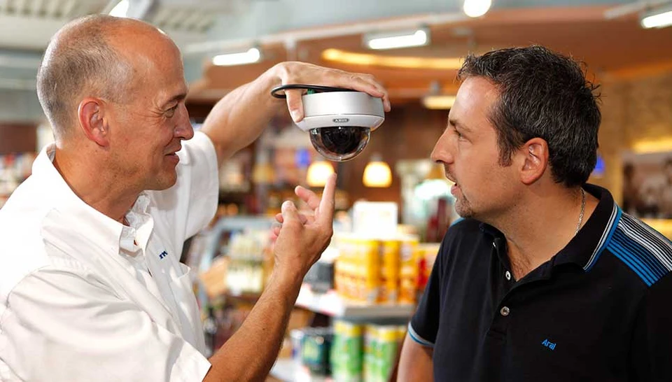 Durch ABUS IP-Domekameras ist ein Überblick des gesamten Ladenlokals gewährleistet. © ABUS