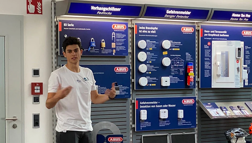 Von Azubis für angehende Azubis: Vorstellung des umfangreichen Produktsortiments © ABUS