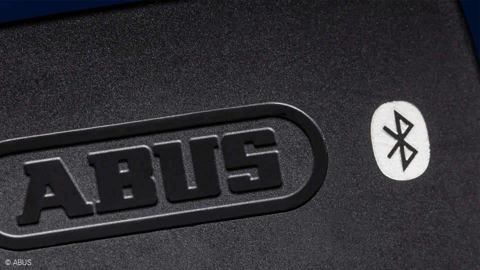 Die HomeTec Pro Bluetooth®- Fernbedienung für Ihr smartes Türschloss © ABUS