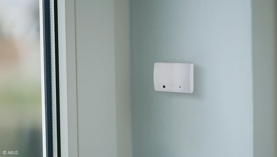 Discover the opening and motion detectors as well as flood alarms and smoke sensors © ABUS