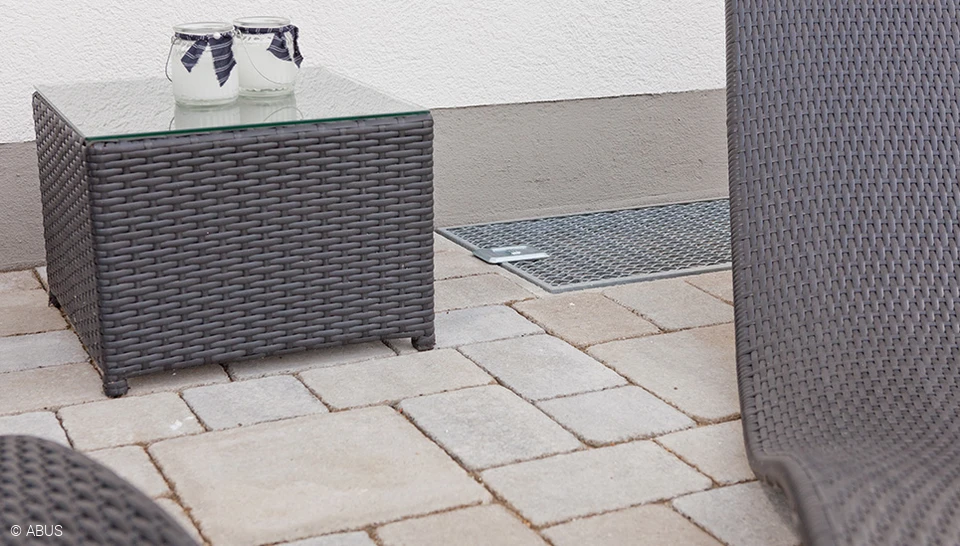 Simply protect the cellar shaft - with our grating protectors © ABUS