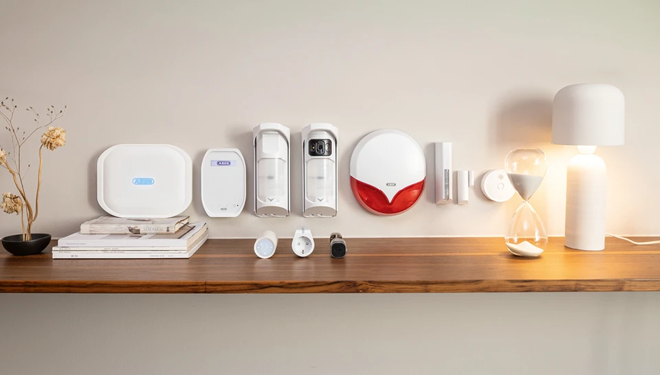 Products from the Comfion Pro range on a wooden shelf. A glowing table lamp can be seen on the right-hand side of the picture.