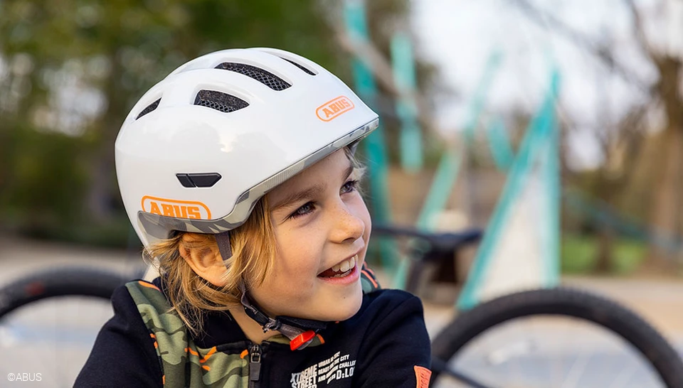 bike helmet for kids 6 years Helmet, SIFVO Kids Boys and Girls Bike Helmet with Cool Visor Helmet Kids 5-14, Kids Bike Helmets Youth Bike Helmet Adjustable & Lightweight 50-57cm : Sports roller skating Kids' Bike Helmets | Comfortable