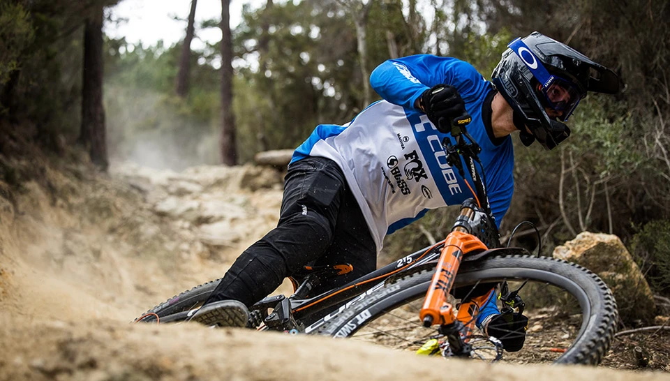 Max Hartenstern, Team Cube Factory Racing, met de ABUS HiDrop in Finale Legure/Italië. ©ABUS/Boris Beyer