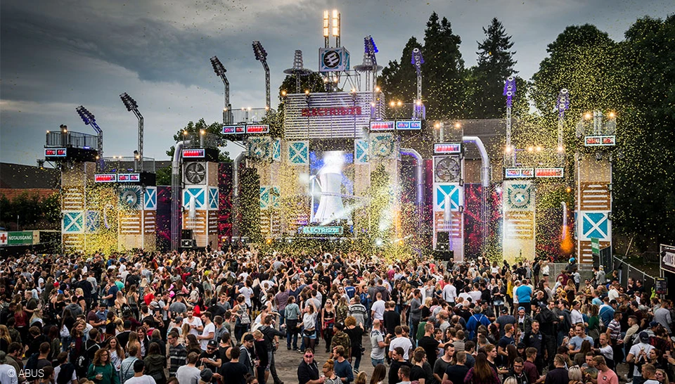 Gerade Großveranstaltungen müssen heutzutage besonders geschützt werden ABUS sichert das Electrisize Festivalgelände daher mit Videoüberwachung. © ABUS