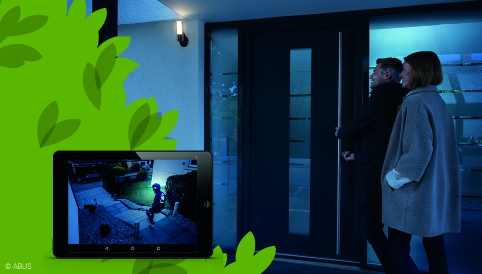 Mehr als eine Außenleuchte - mit der ABUS WLAN Lichtkamera sicherst du deinen Eingangsbereich