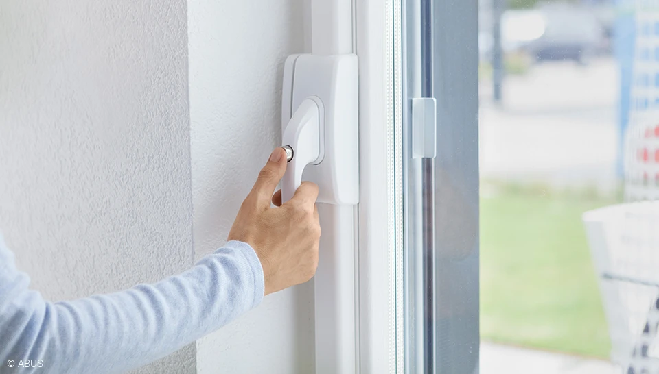 With our FOS650 bar lock, your windows are effectively secured © ABUS