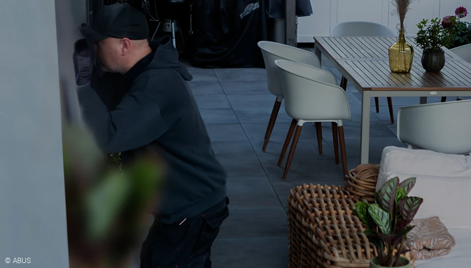 Inbrottstjuvar måste hålla sig utomhus