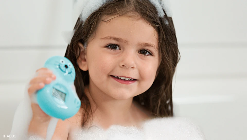 Per divertirsi con il bagno tiepido: il nostro termometro da bagno ROBBIE © ABUS